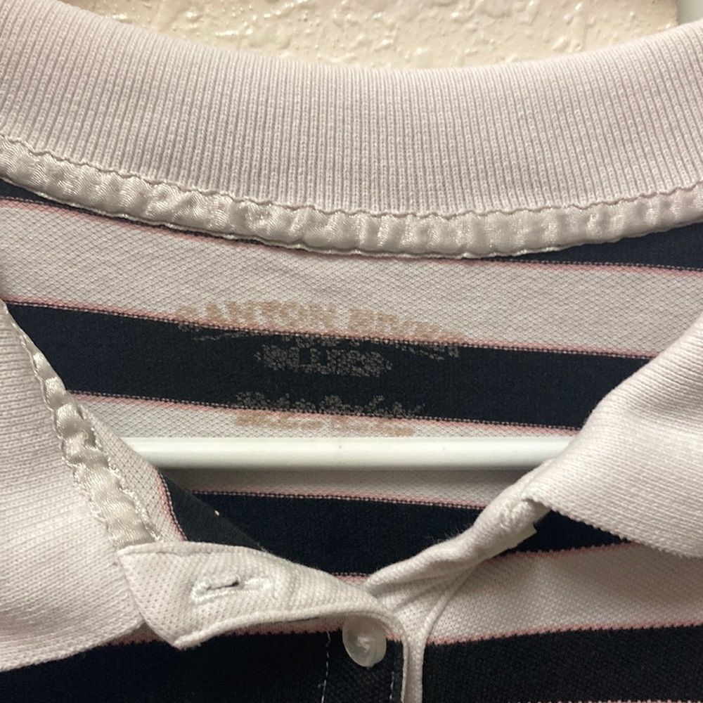 what ; medium black white and some light pink striped collar tee. cute 👄